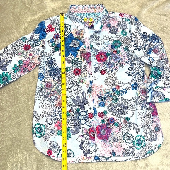 Beautiful, like new Robert Graham shirt - Picture 6 of 11